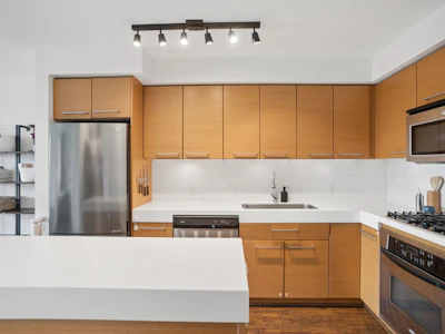 509-2770 Sophia Street - 3