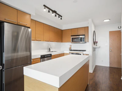 509-2770 Sophia Street - 2