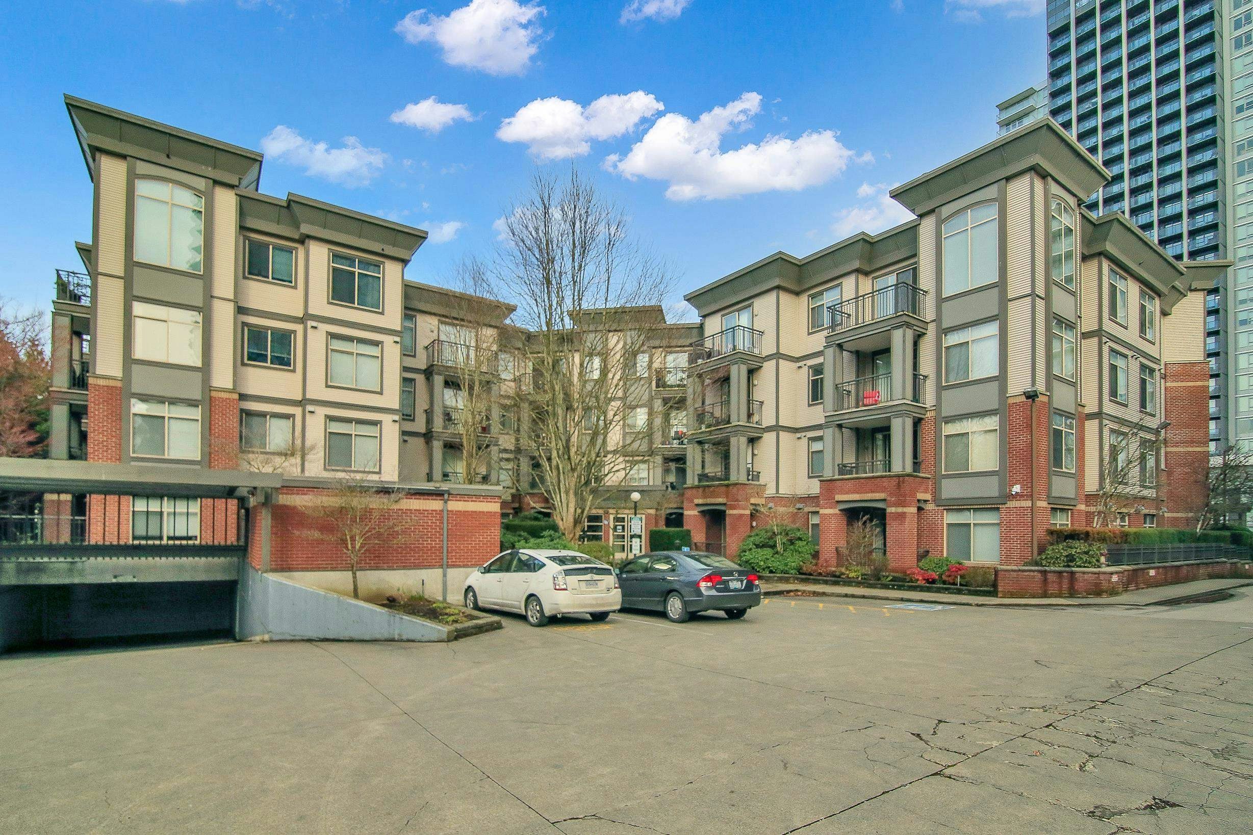 405-10499 University Drive, Surrey, BC, V3T 0A4