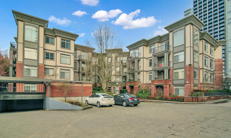 405-10499 University Drive