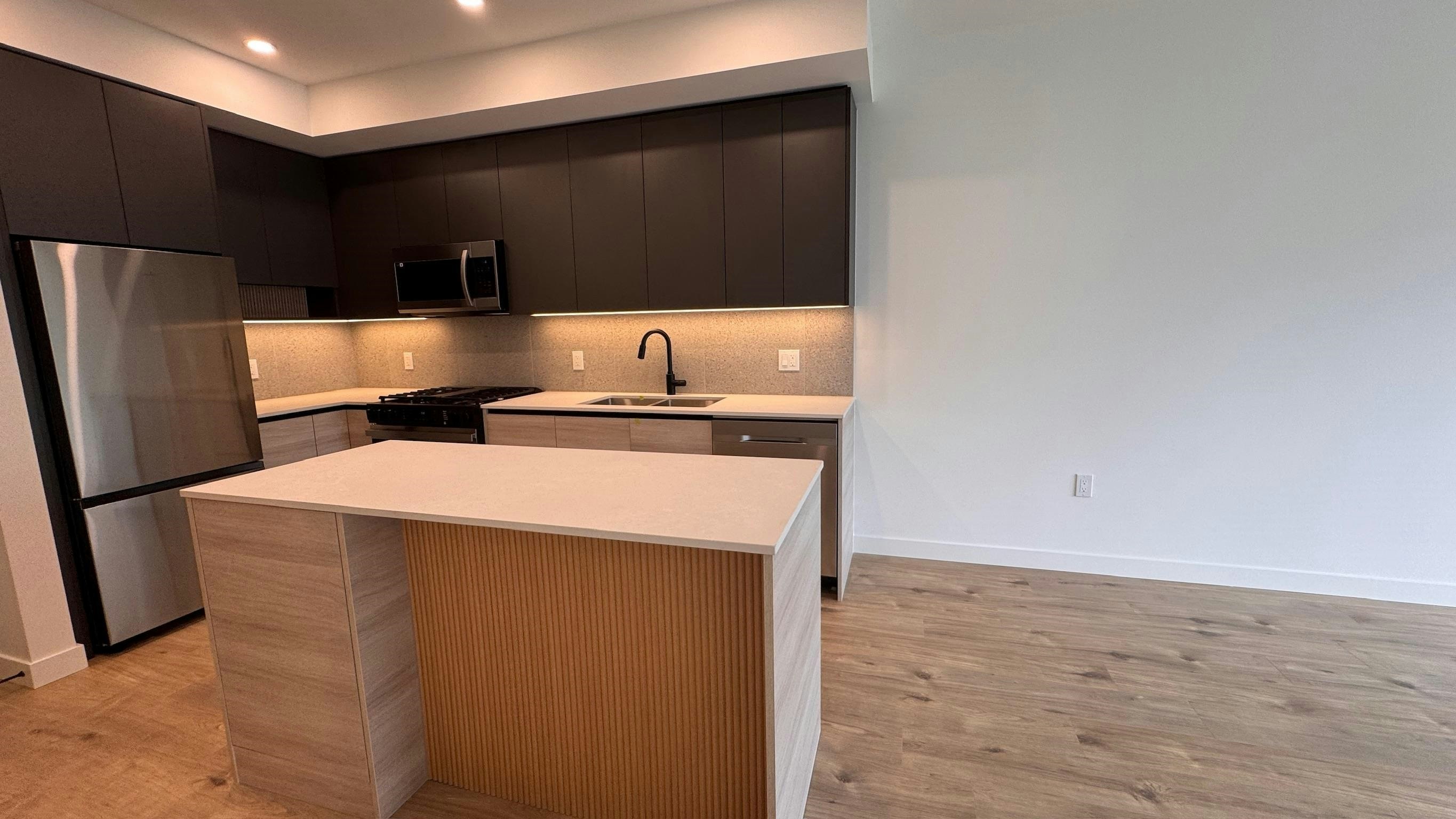3xx-9xxx University Crescent, Burnaby, BC, V5A 0H5 - 3