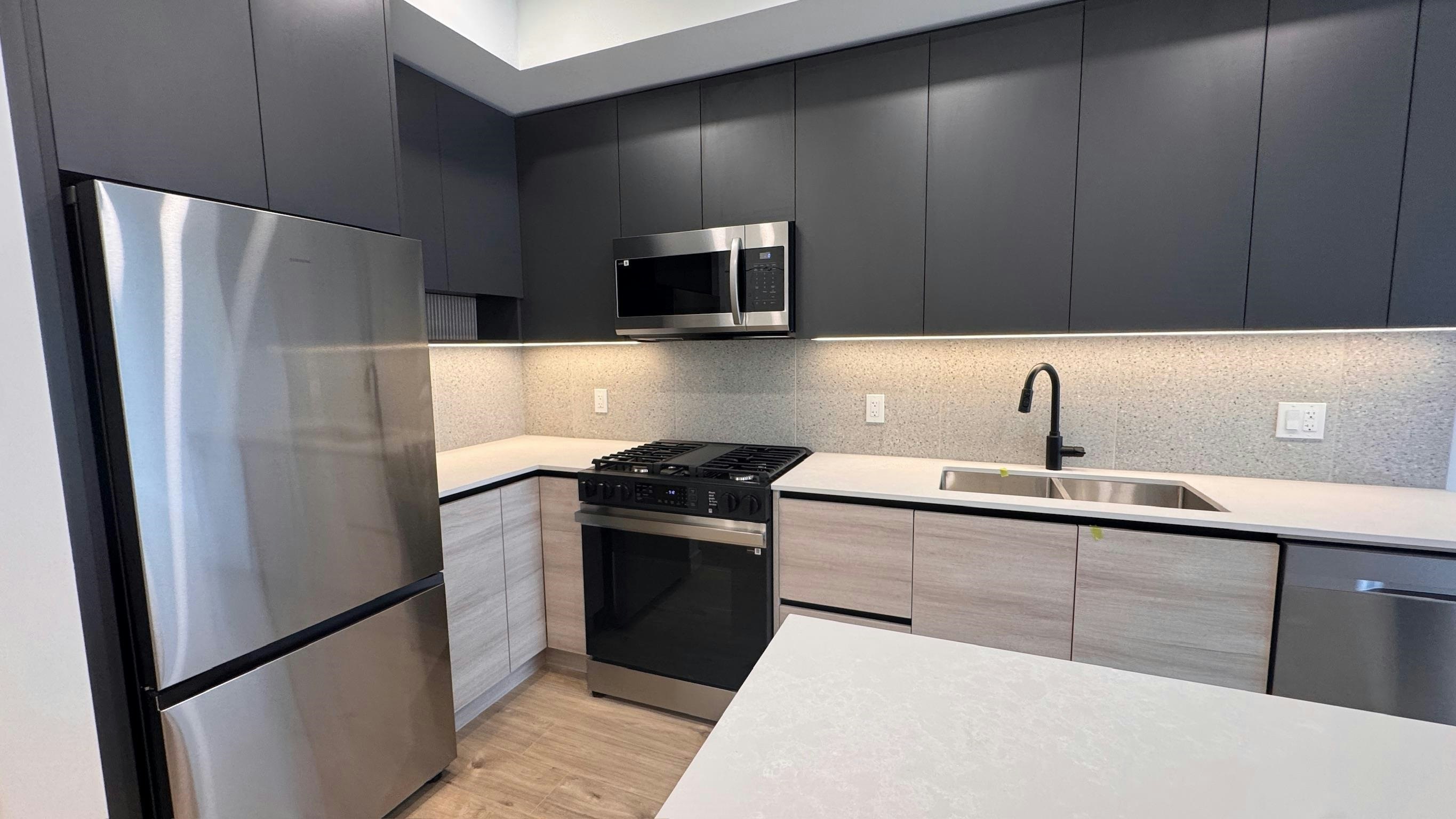 3xx-9xxx University Crescent, Burnaby, BC, V5A 0H5 - 7