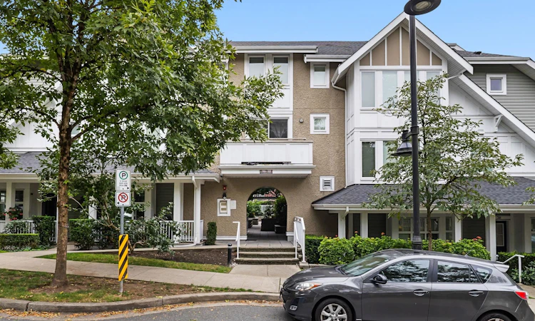 302-618 Langside Avenue