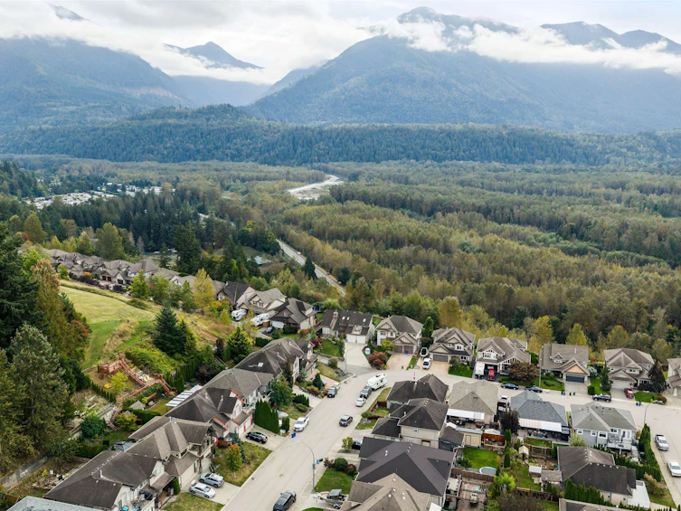 46052 Bridle Ridge Crescent, Chilliwack, BC, V2R 5W2 - 2
