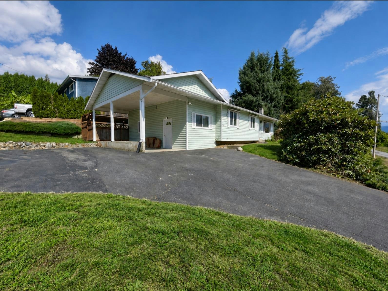 7912 Burdock Street, Mission, BC, V2V 4Y1