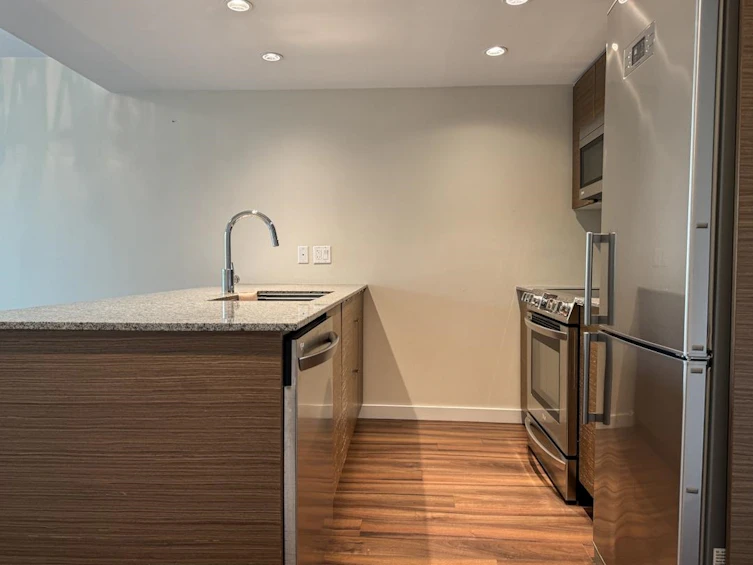 321-135 E 17th Street, North Vancouver, BC, V7L 0C4 - 6