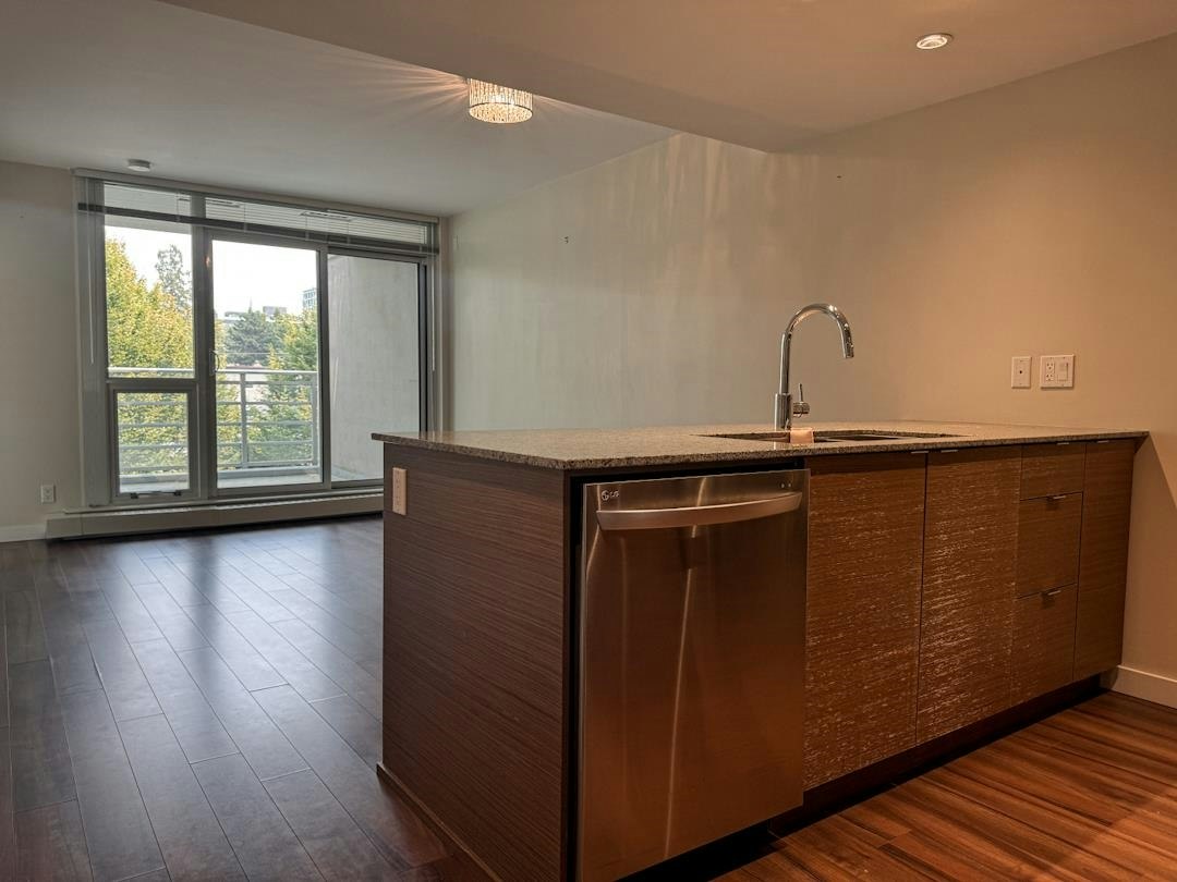 321-135 E 17th Street, North Vancouver, BC, V7L 0C4 - 23