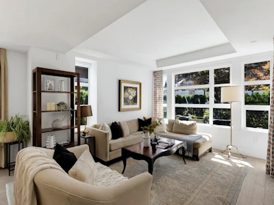 204-1055 Ridgewood Drive - 4