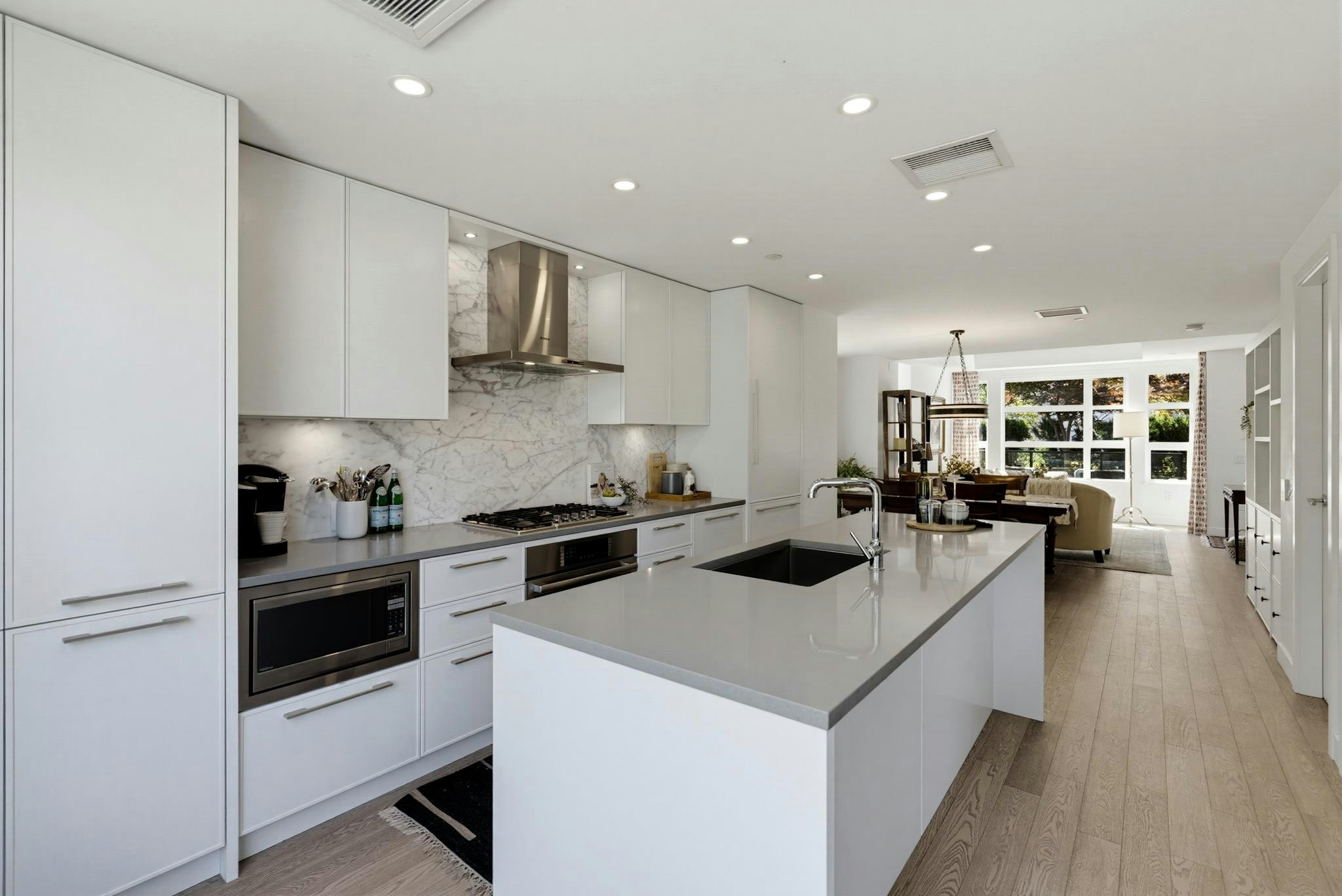 204-1055 Ridgewood Drive, North Vancouver, BC, V7R 0A5 - 17