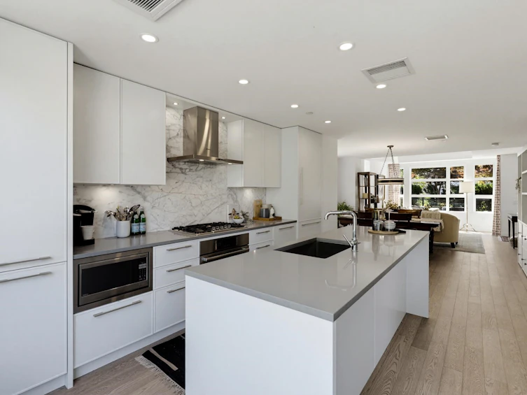 204-1055 Ridgewood Drive, North Vancouver, BC, V7R 0A5 - 17