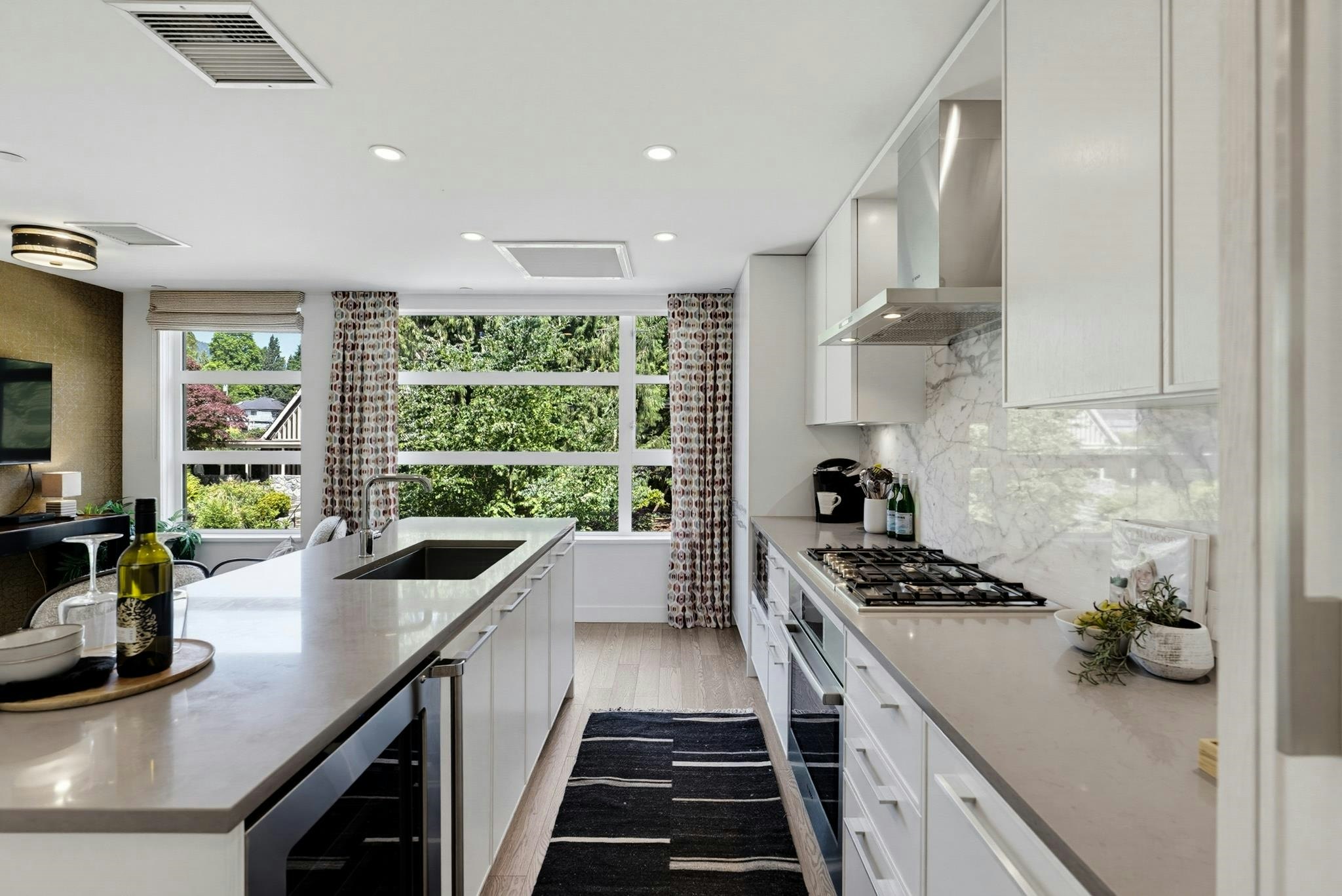204-1055 Ridgewood Drive, North Vancouver, BC, V7R 0A5 - 11