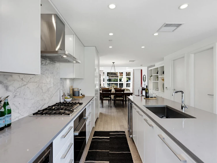 204-1055 Ridgewood Drive, North Vancouver, BC, V7R 0A5 - 14