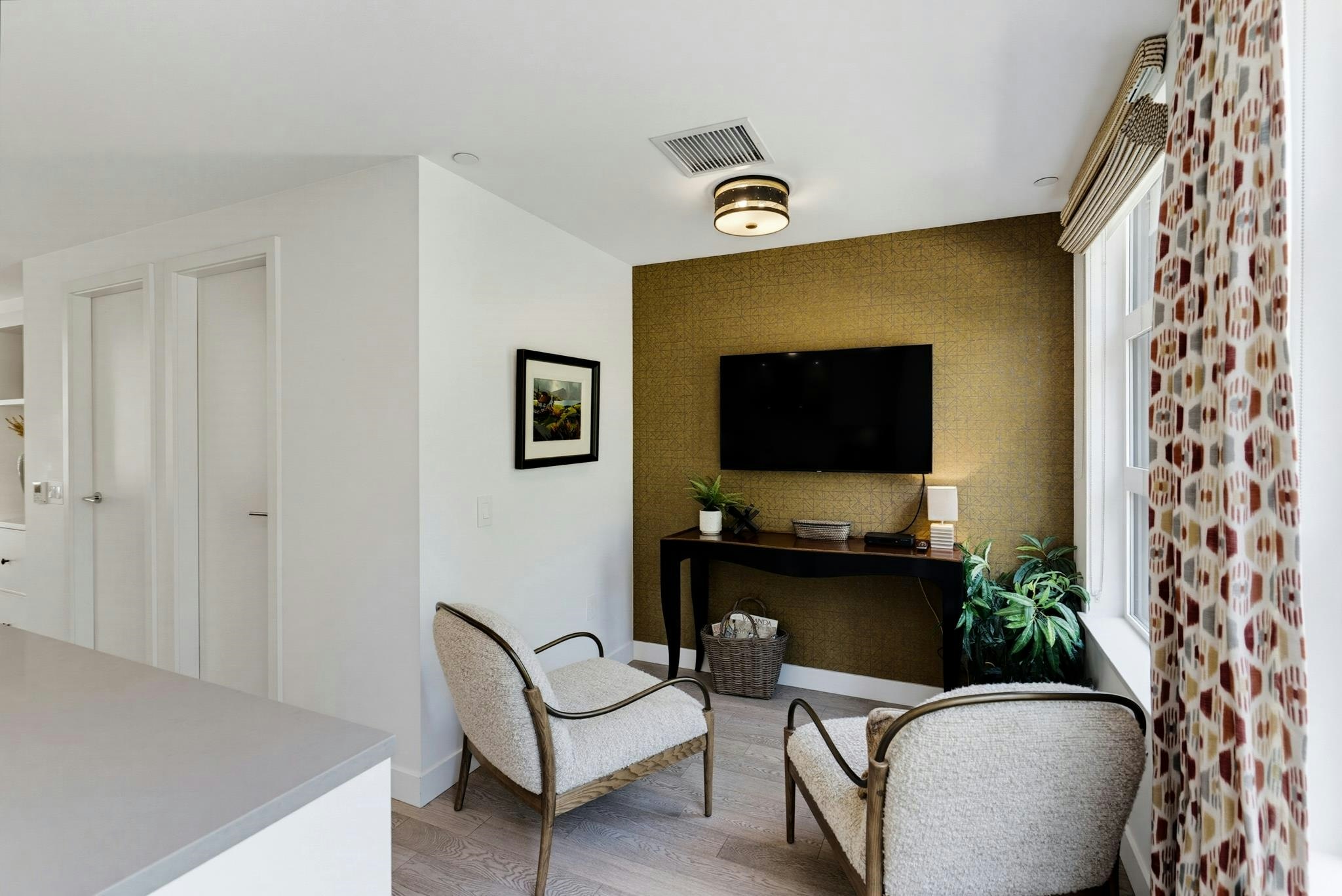 204-1055 Ridgewood Drive, North Vancouver, BC, V7R 0A5 - 18