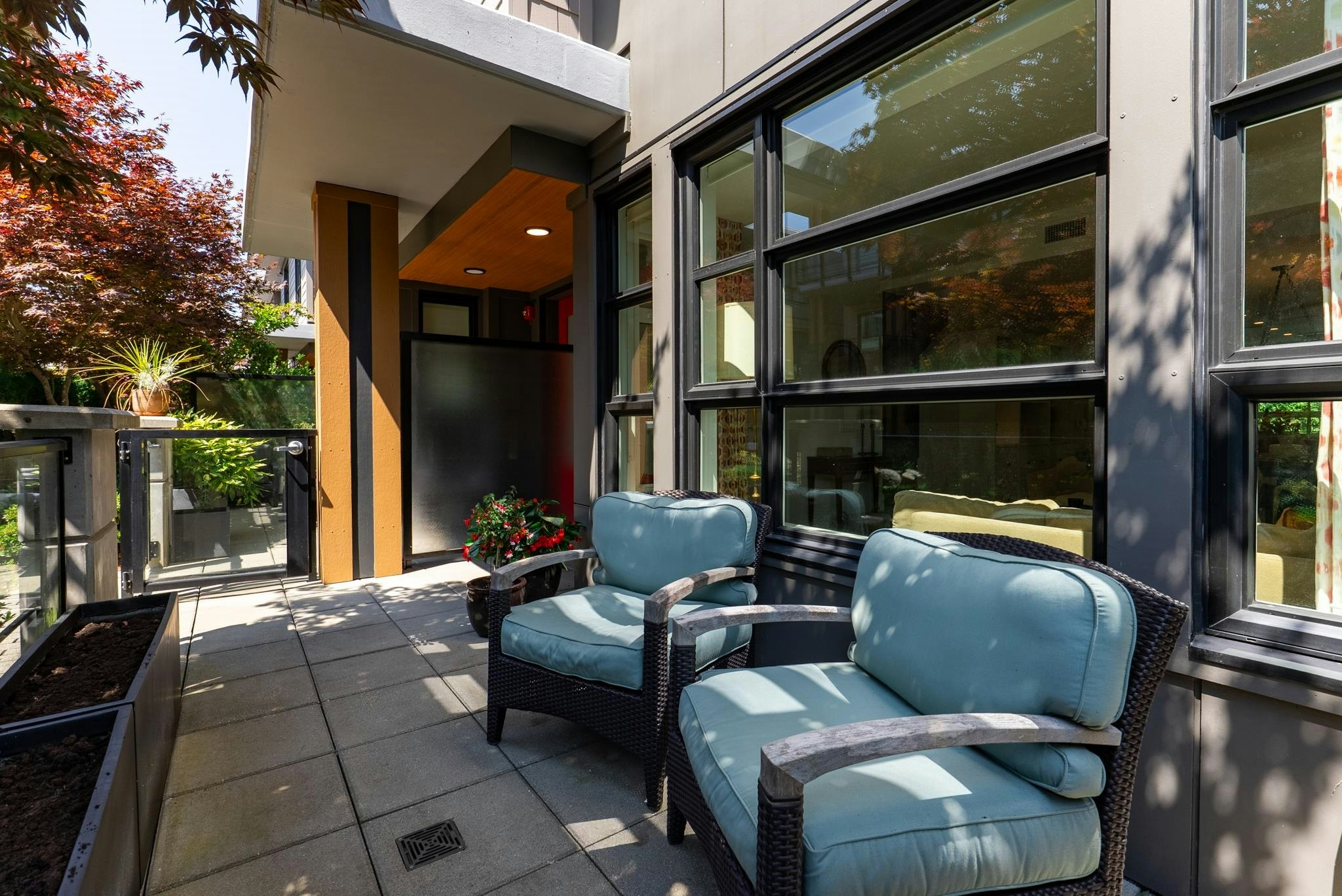 204-1055 Ridgewood Drive - 3