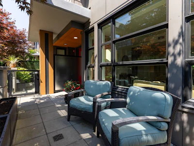 204-1055 Ridgewood Drive - 3