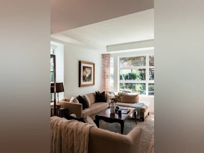 204-1055 Ridgewood Drive - 5