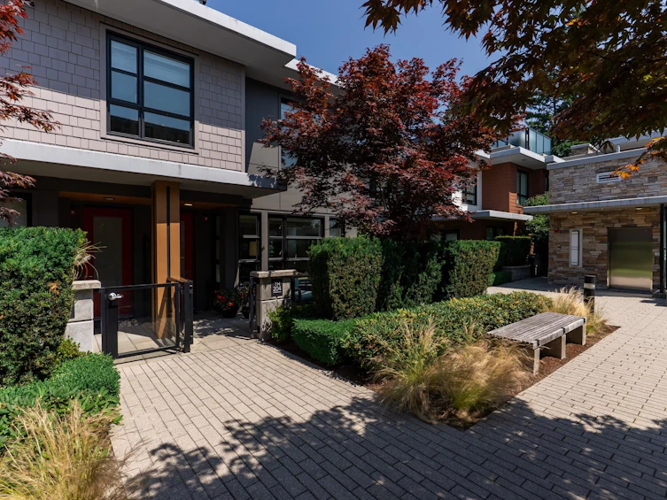 204-1055 Ridgewood Drive, North Vancouver, BC, V7R 0A5 - 2