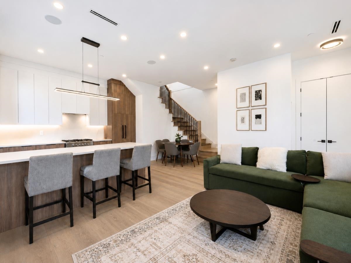 1907 E 40th Avenue - 4