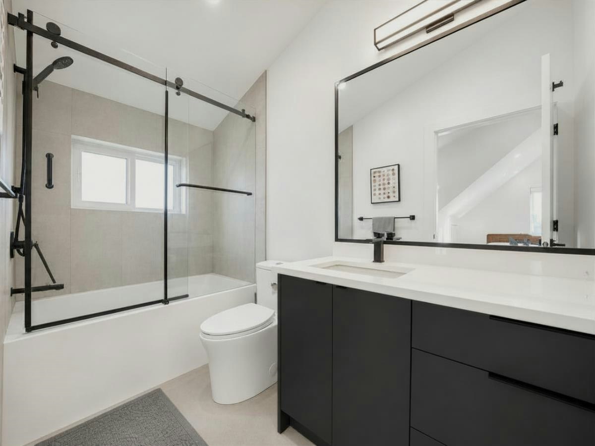 1907 E 40th Avenue, Vancouver, BC, V5P 1J1 - 8