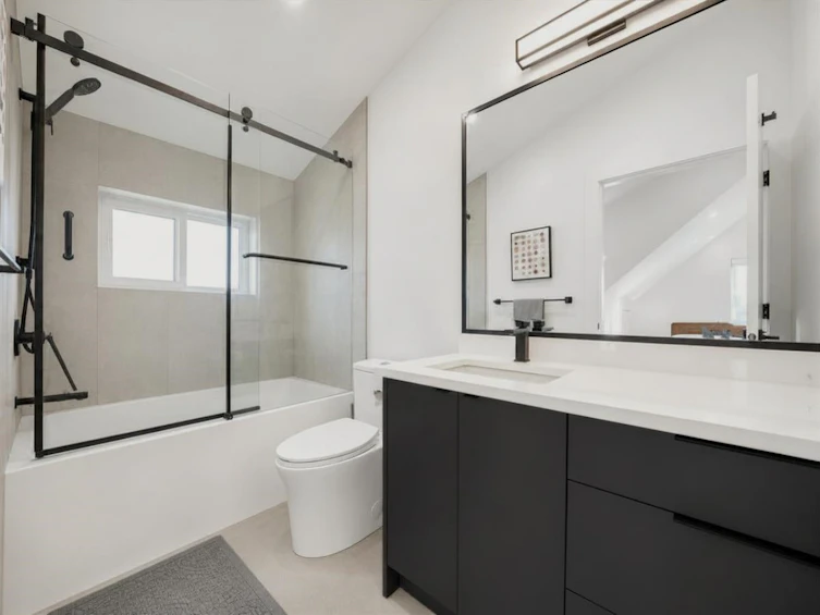 1907 E 40th Avenue, Vancouver, BC, V5P 1J1 - 8