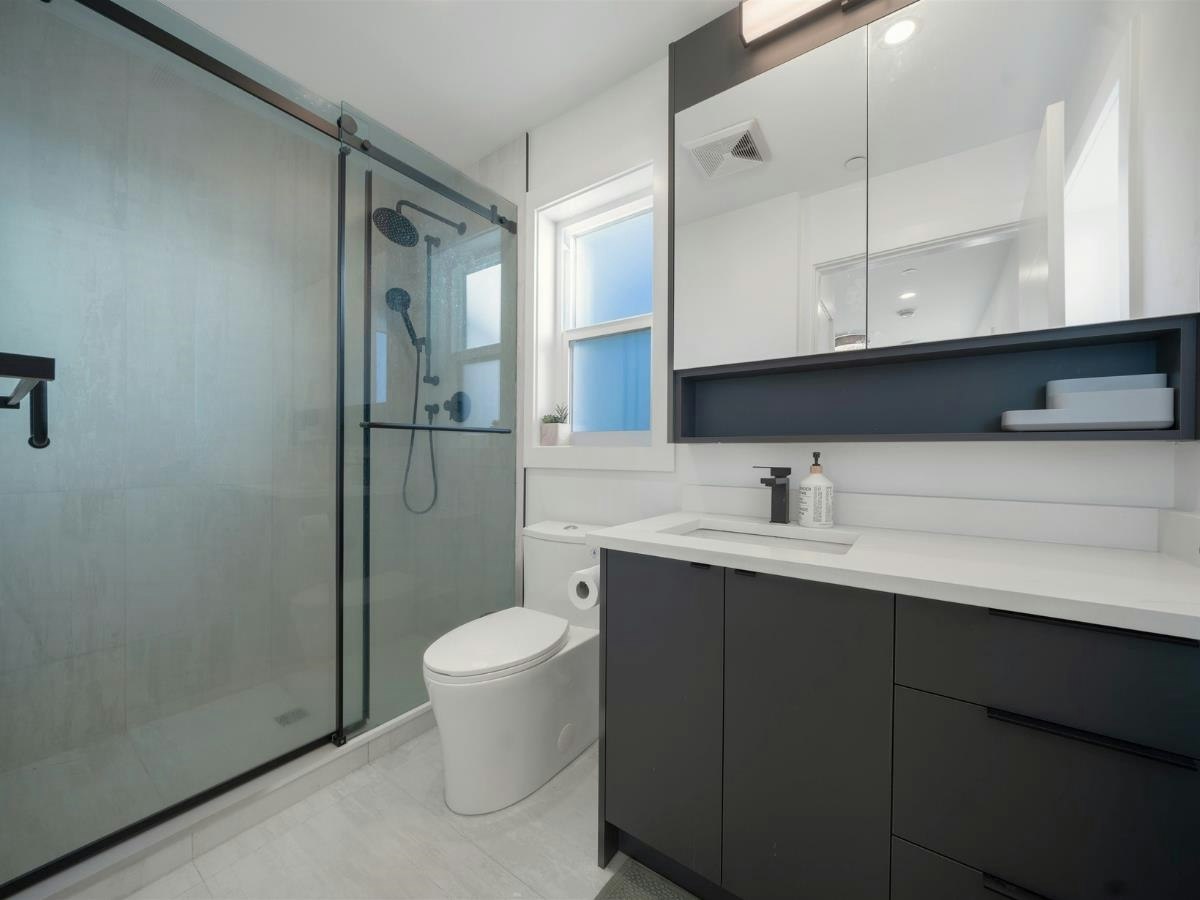 1907 E 40th Avenue, Vancouver, BC, V5P 1J1 - 11