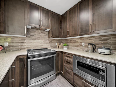 305-2465 Wilson Avenue - 5
