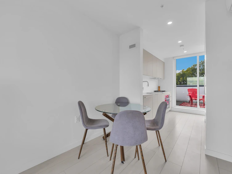 302-1120 E East Georgia Street, Vancouver, BC, V6A 0K2 - 5