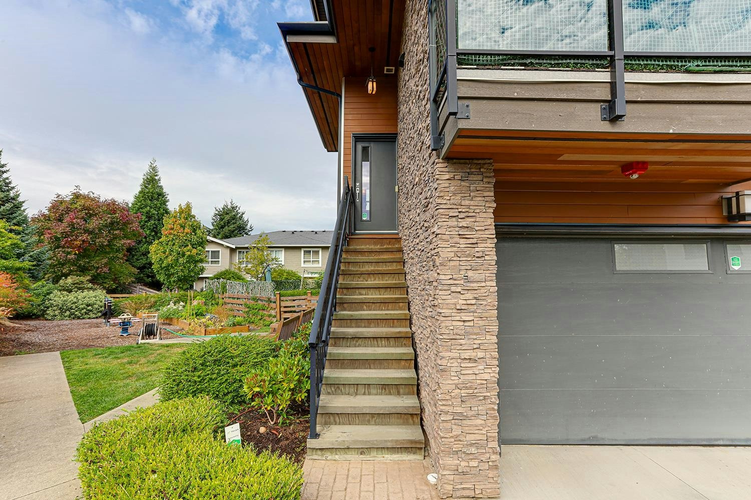 23-2687 158 Street - 5