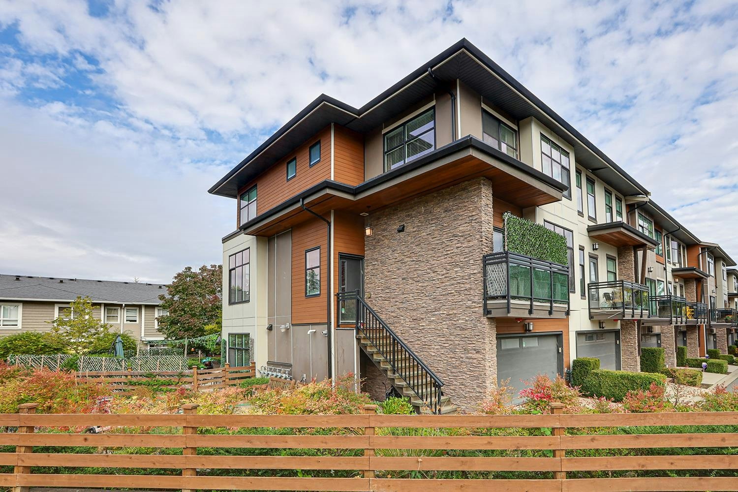 23-2687 158 Street - 4