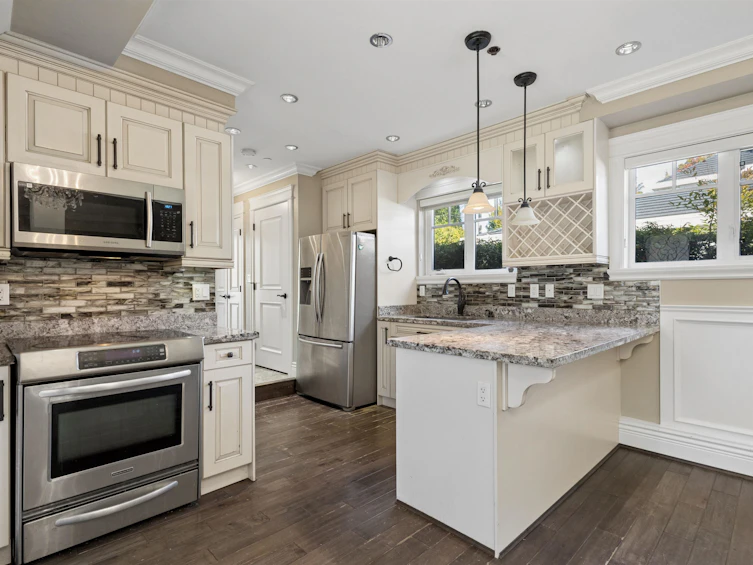 1441 W 49th Avenue, Vancouver, BC, V6M 2R4 - 11