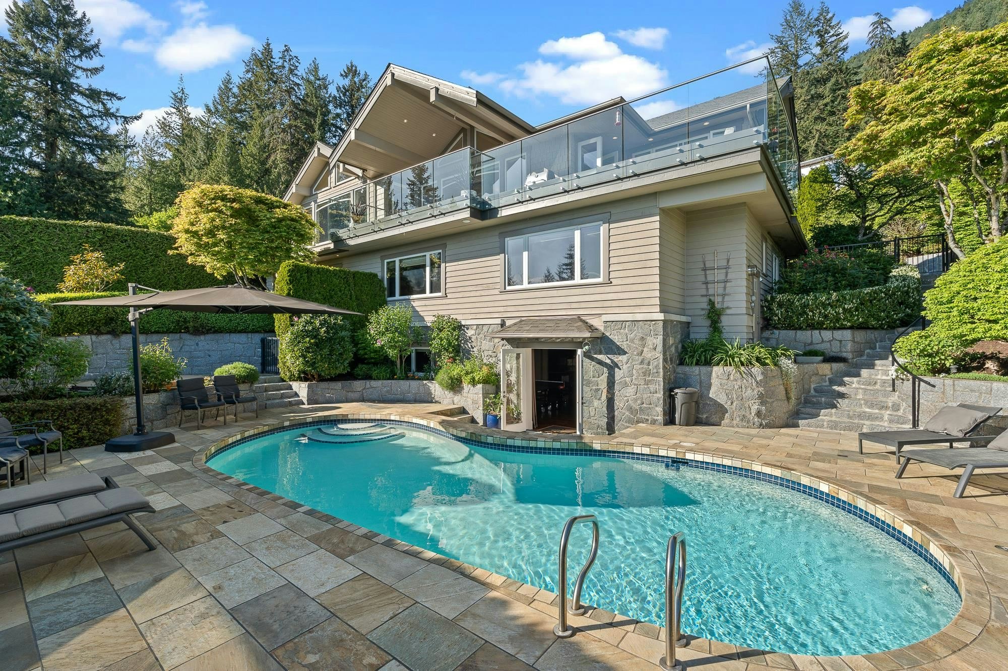 5168 Redonda Drive, North Vancouver, BC, V7R 3K3 - 22