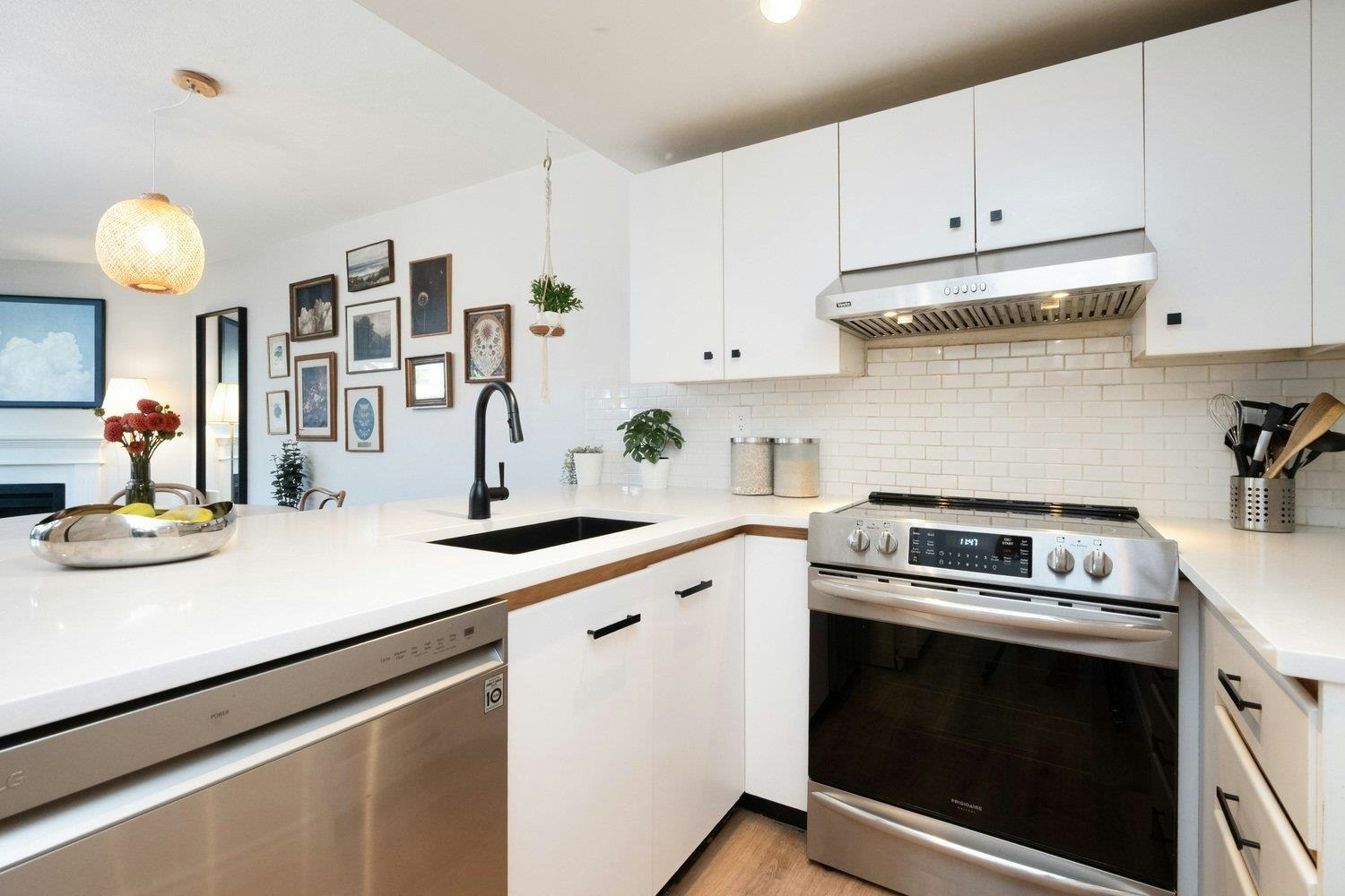 112-2020 W 8th Avenue, Vancouver, BC, V6J 1W5 - 9