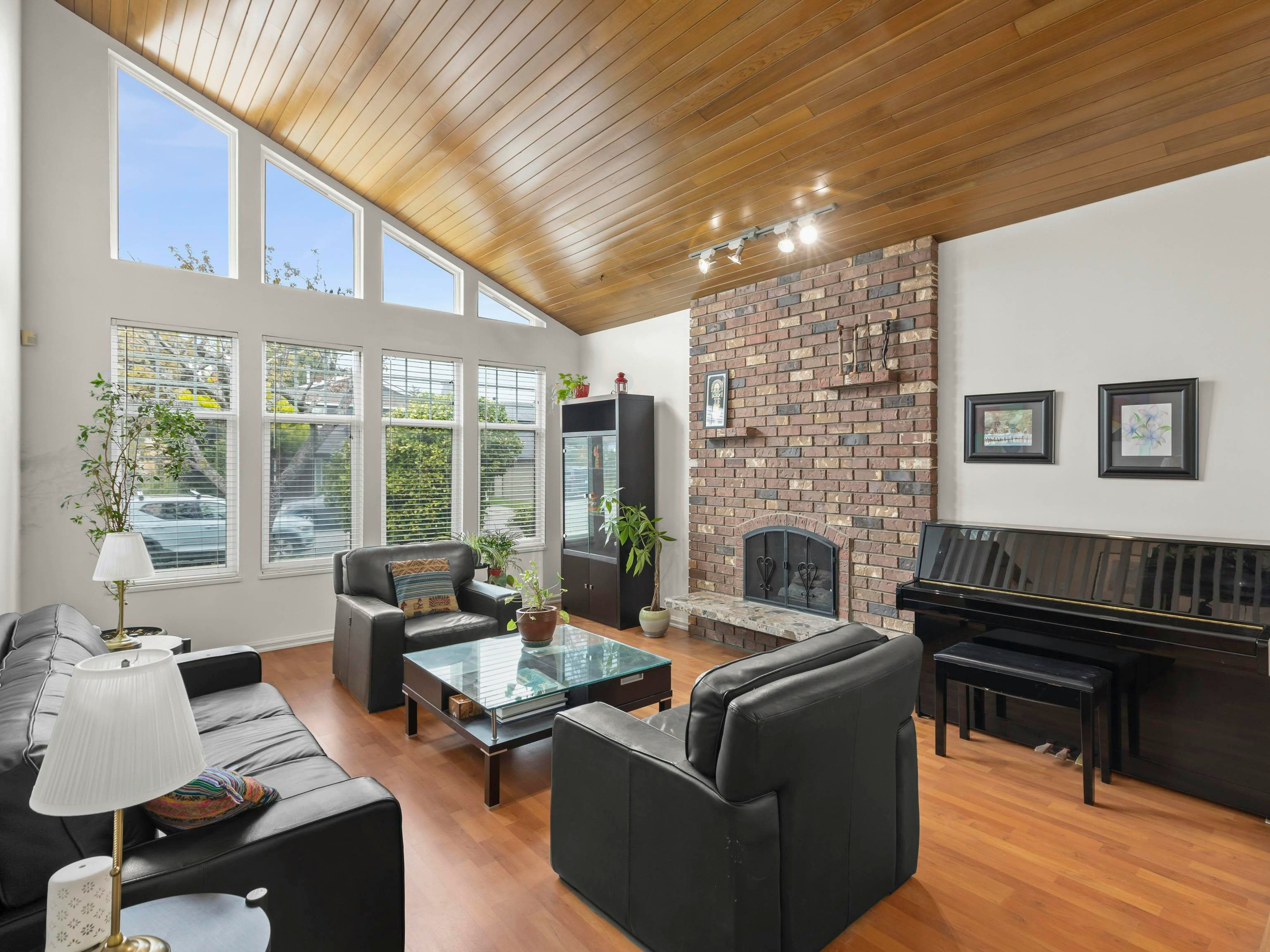 5120 Hollyfield Avenue - 2