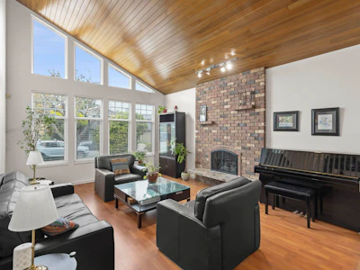 5120 Hollyfield Avenue - 2