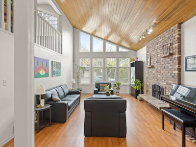 5120 Hollyfield Avenue - 4