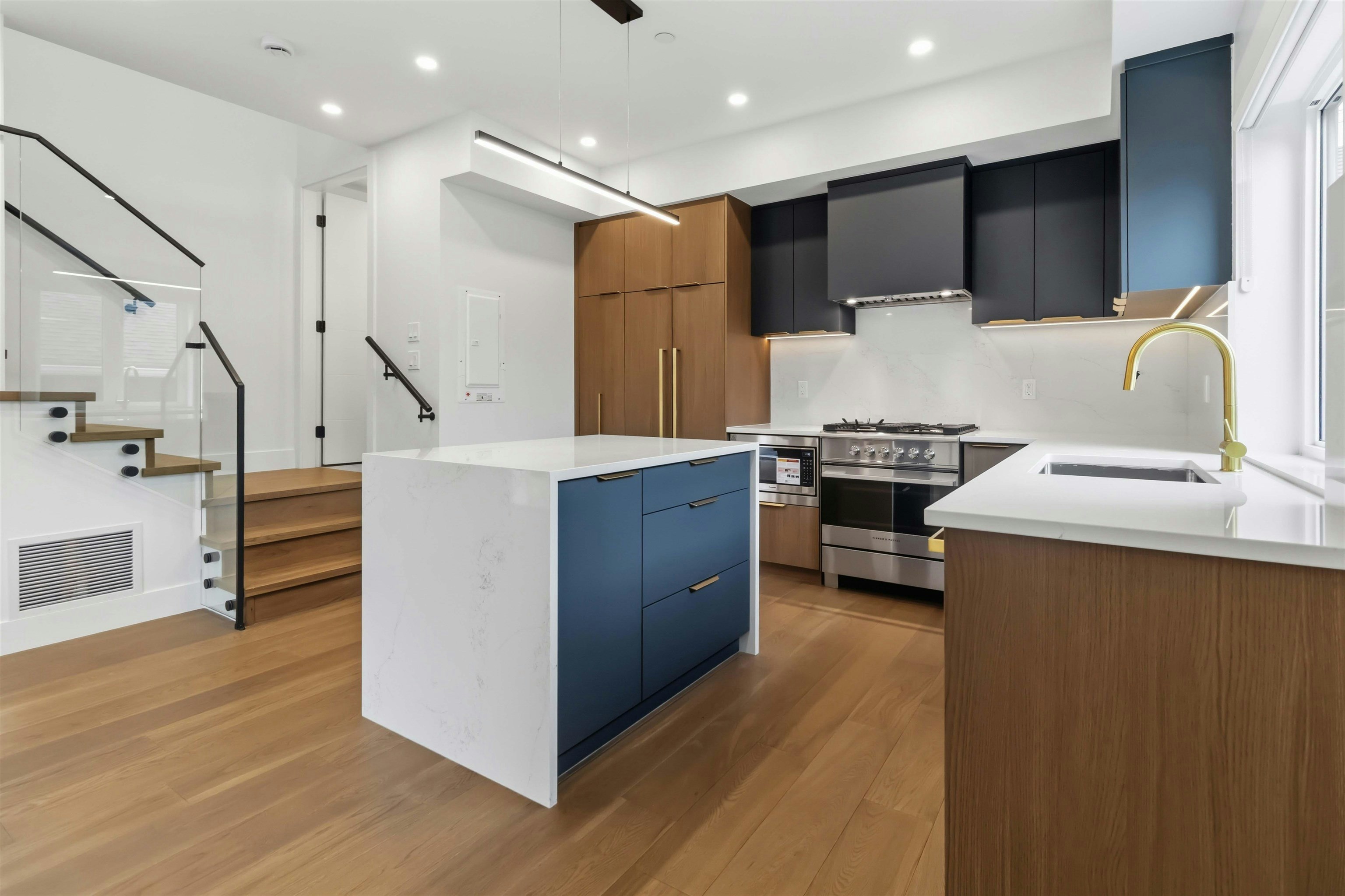 2-552 Kaslo Street, Vancouver, BC, V5K 3Z2