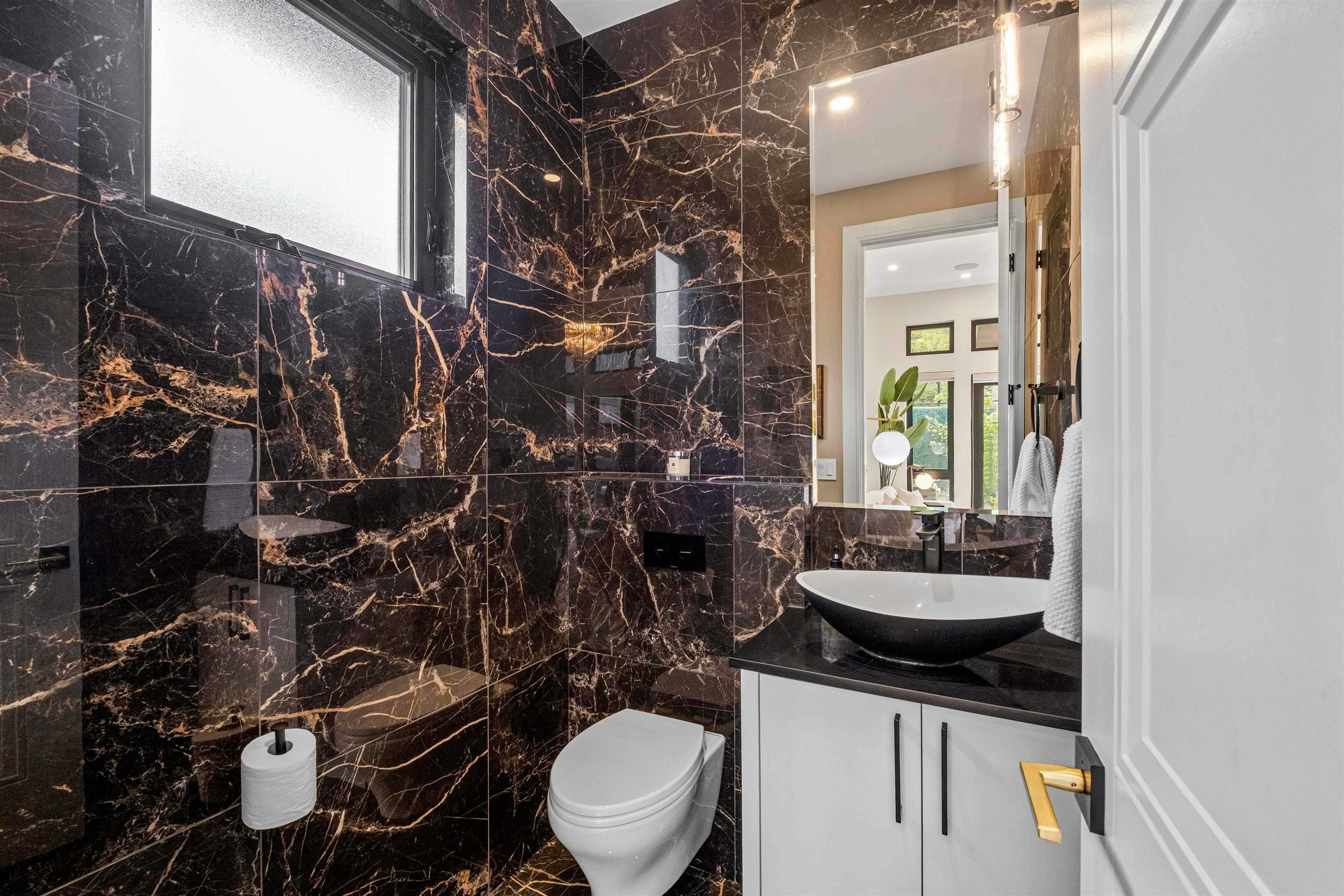 1126 Heywood Street, North Vancouver, BC, V7L 1H4 - 24
