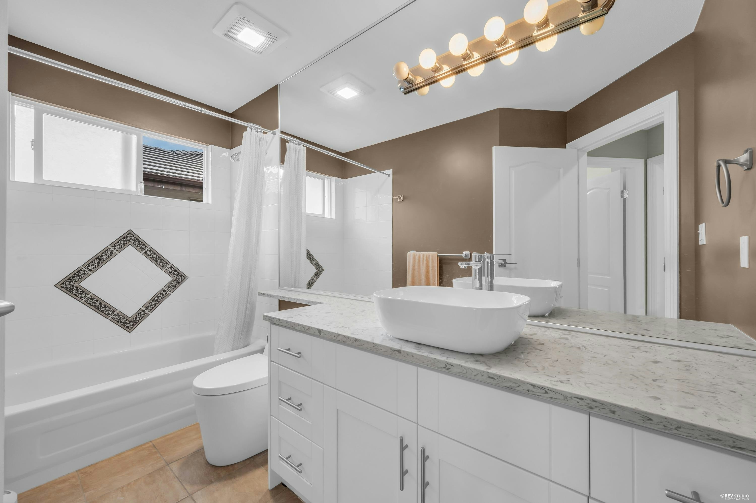 3032 Maplewood Court, Coquitlam, BC, V3E 3P3 - 26
