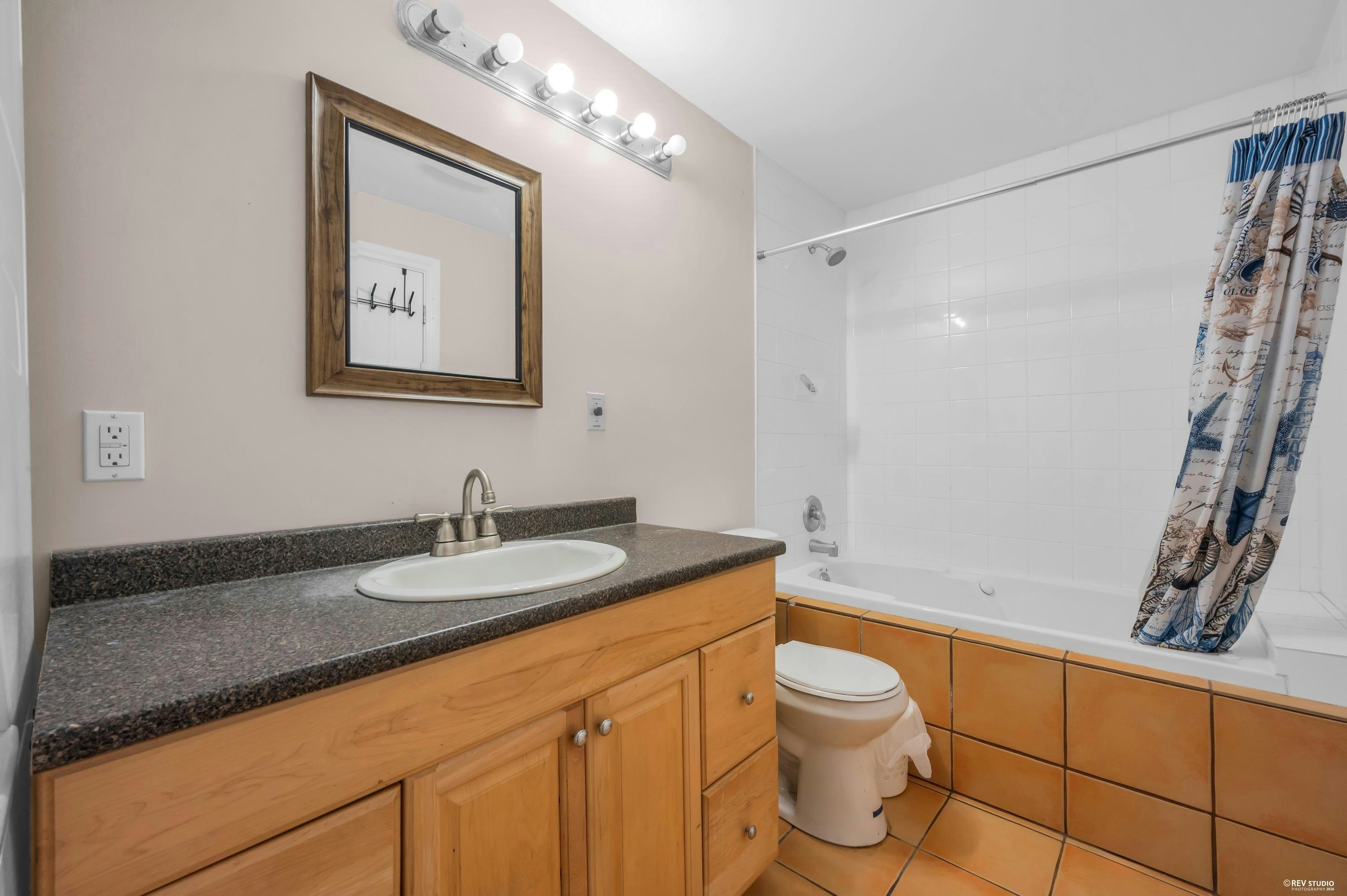 3032 Maplewood Court, Coquitlam, BC, V3E 3P3 - 35