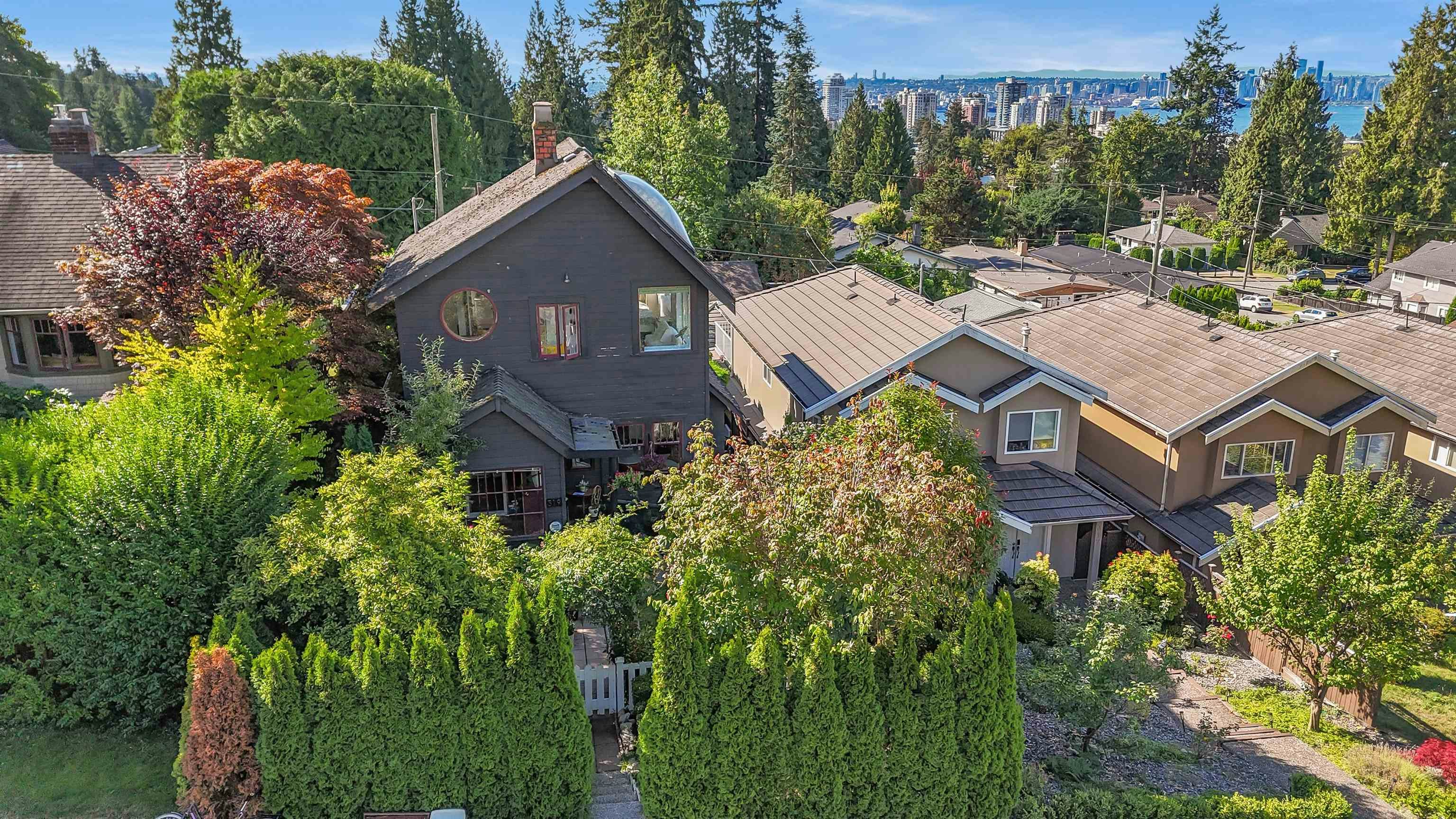 319 E 27th Street, North Vancouver, BC, V7N 1B9