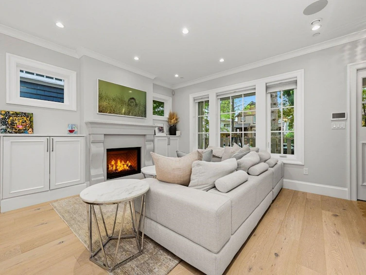 1242 E 23rd Avenue, Vancouver, BC, V5V 1Y9 - 4