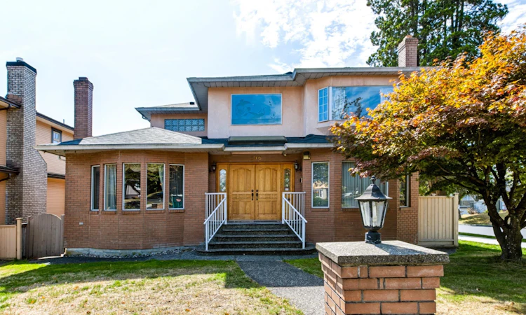 596 W 62nd Avenue
