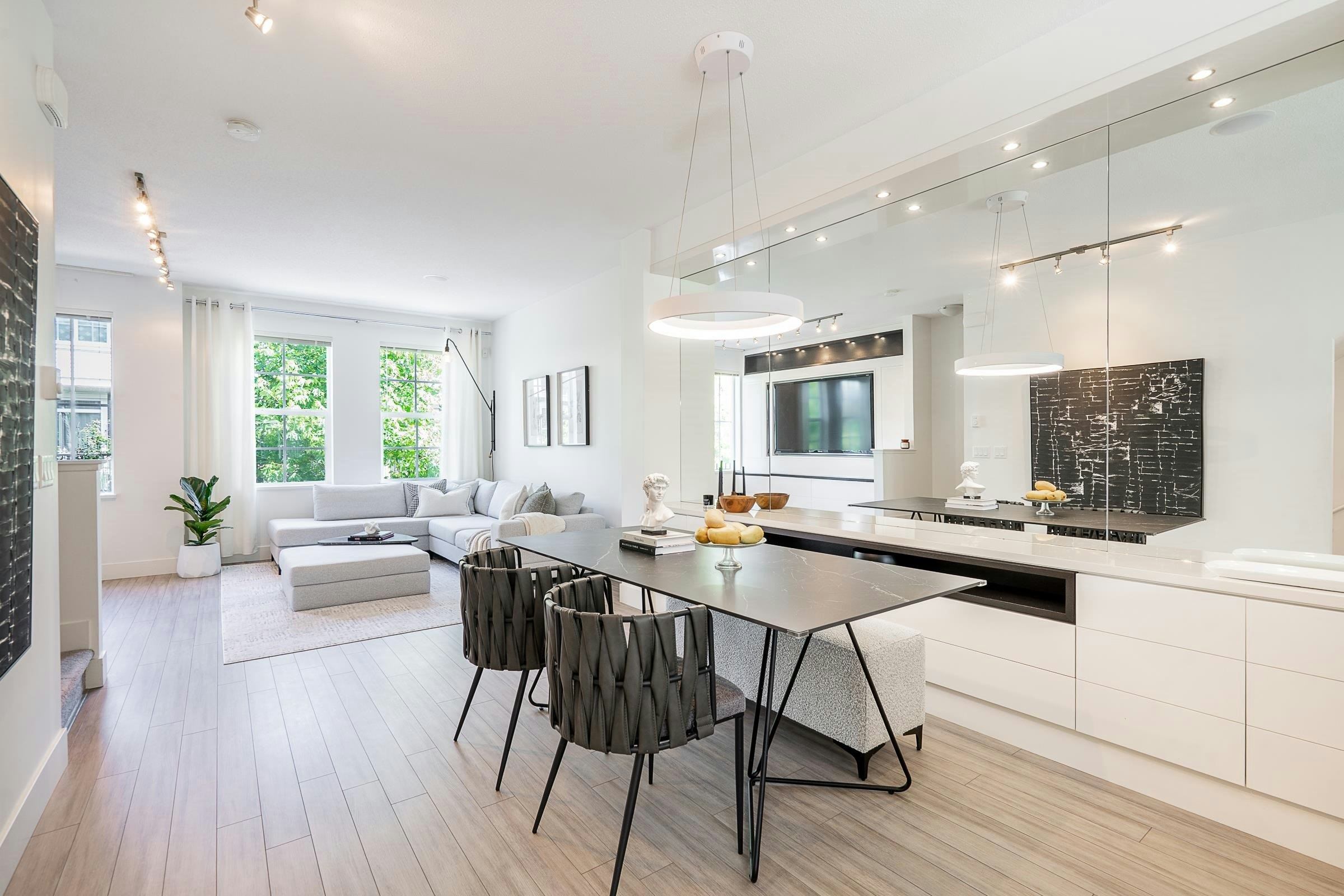 39-3399 151 Street - 3