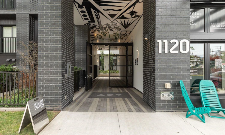 321-1120 E Georgia Street