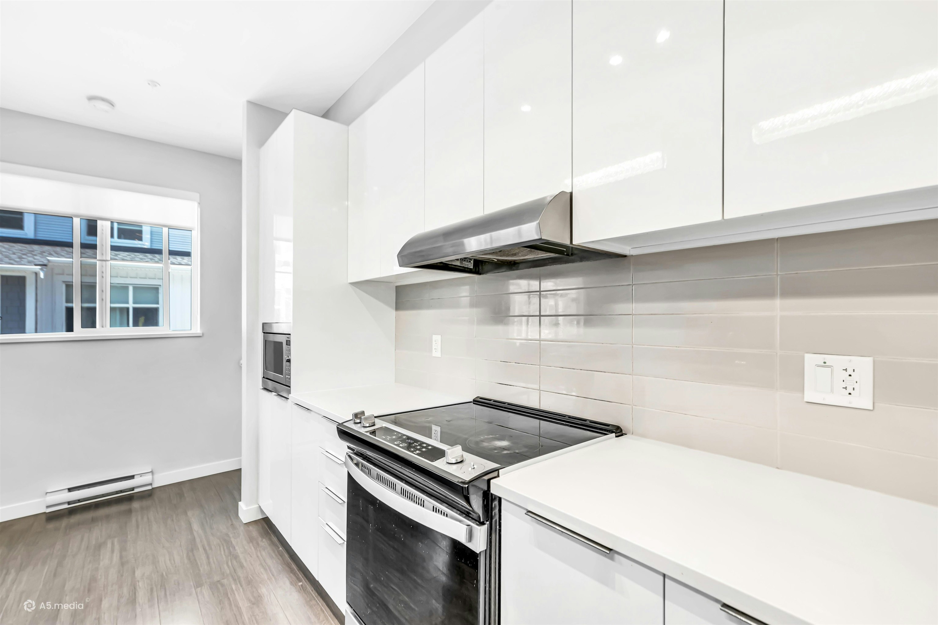 1038-11280 Pazarena Place, Maple Ridge, BC, V2X 9H8 - 4