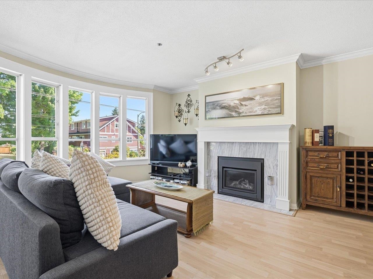 201-3220 W 4th Avenue, Vancouver, BC, V6K 1R9