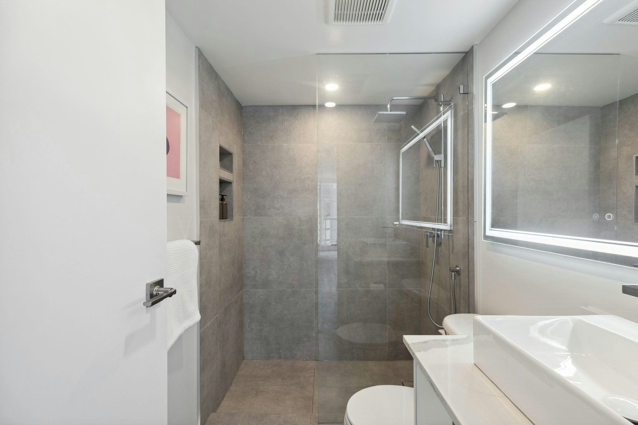 2406-1155 Seymour Street, Vancouver, BC, V6B 1K2 - 24