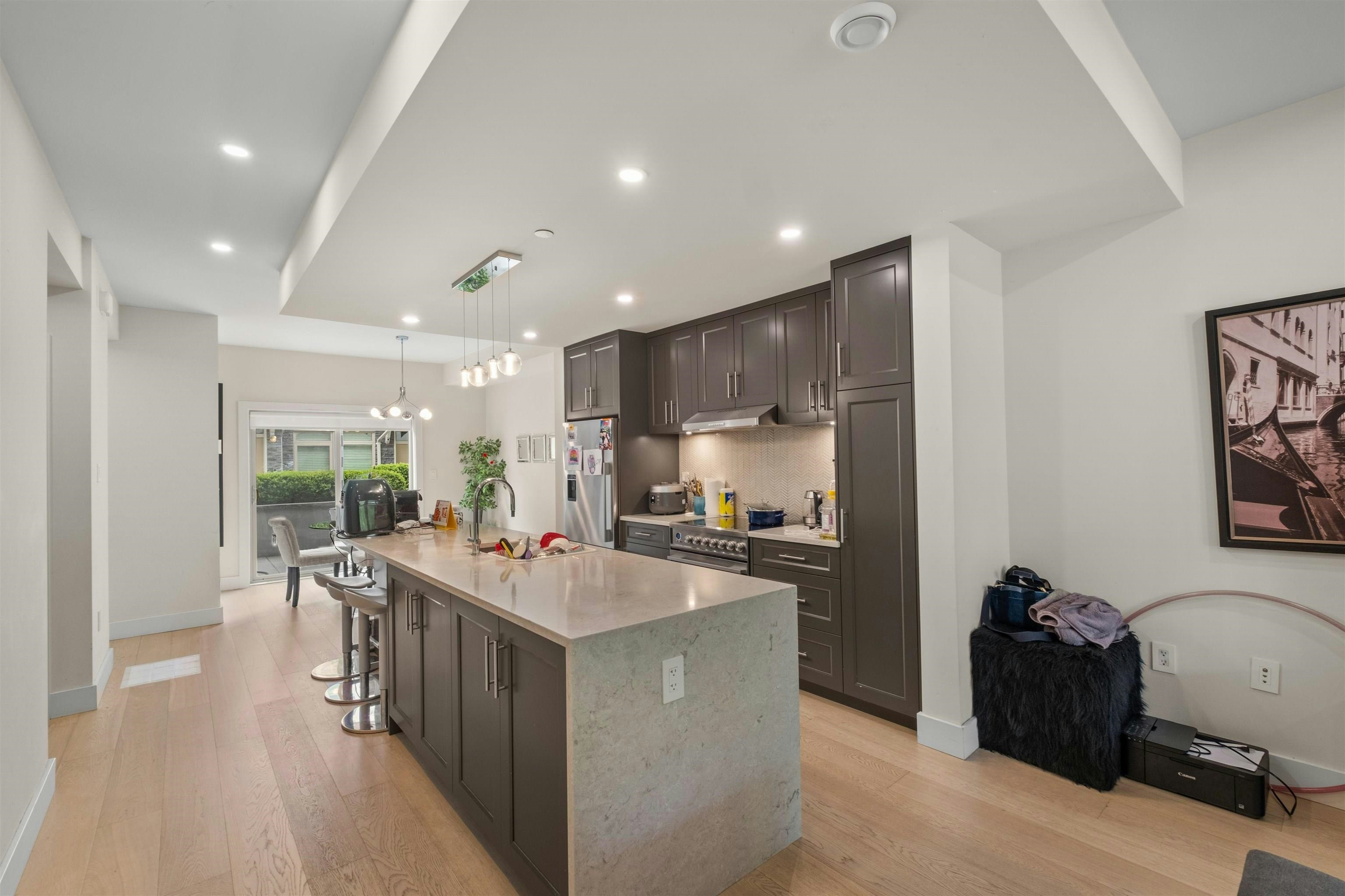 5-115 W Queens Road - 4
