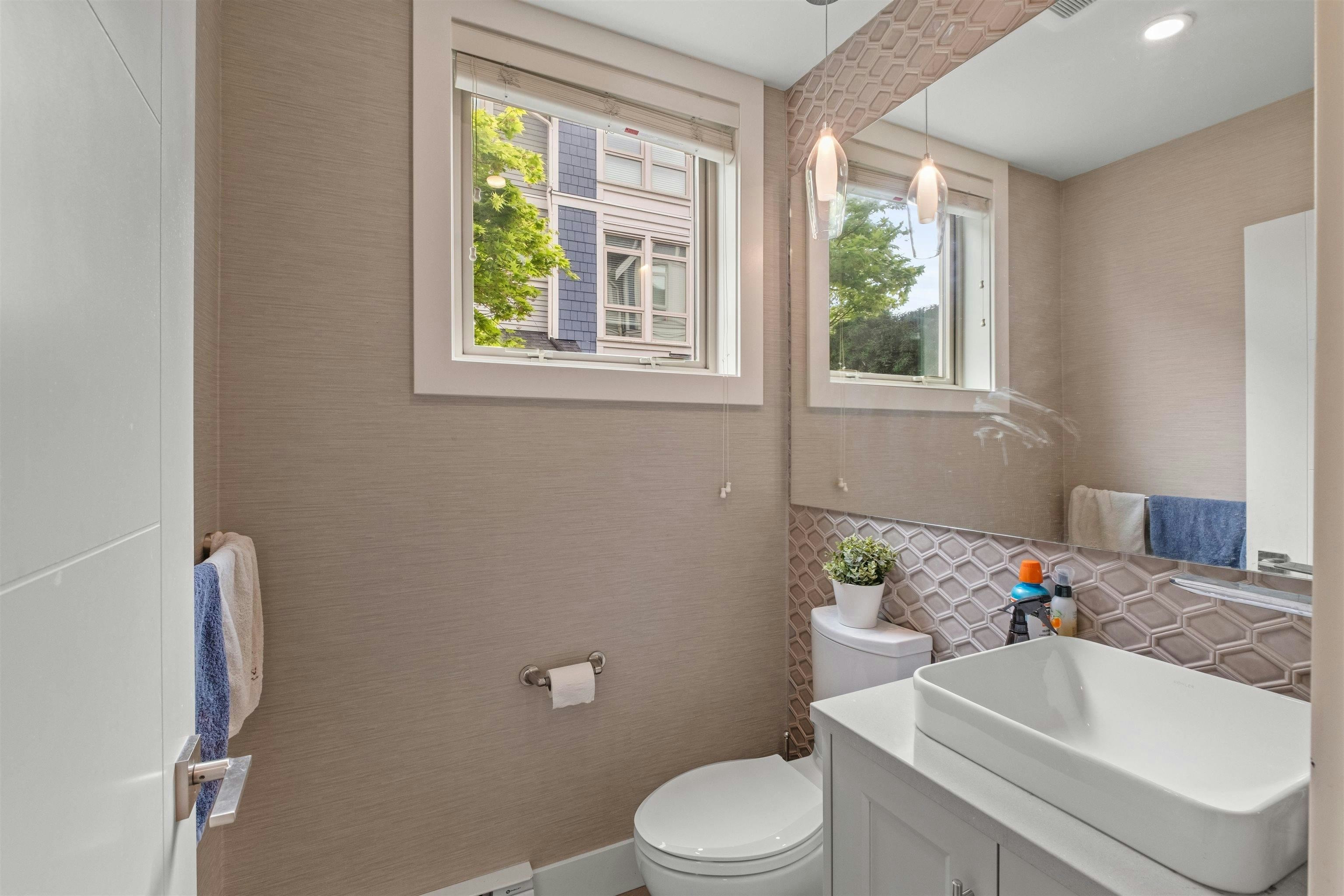 5-115 W Queens Road, North Vancouver, BC, V7N 2K4 - 11