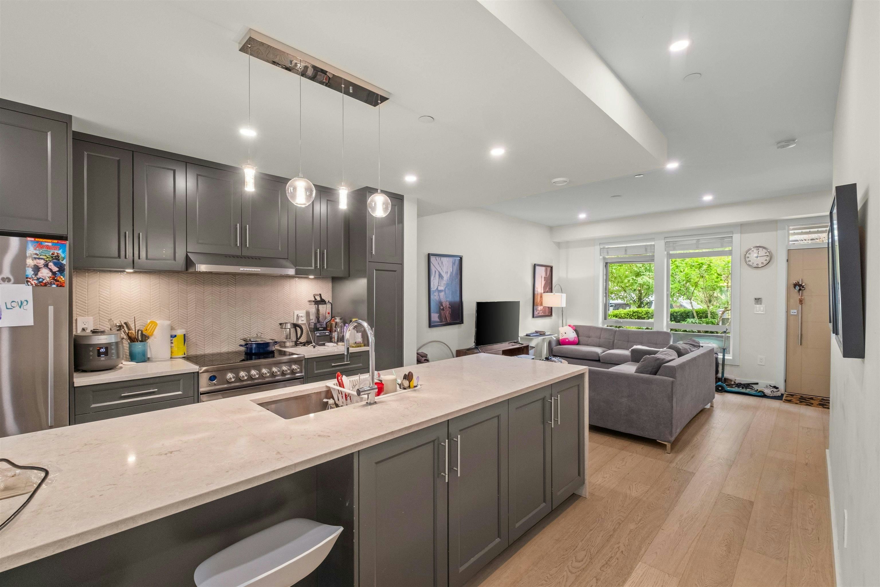 5-115 W Queens Road - 5